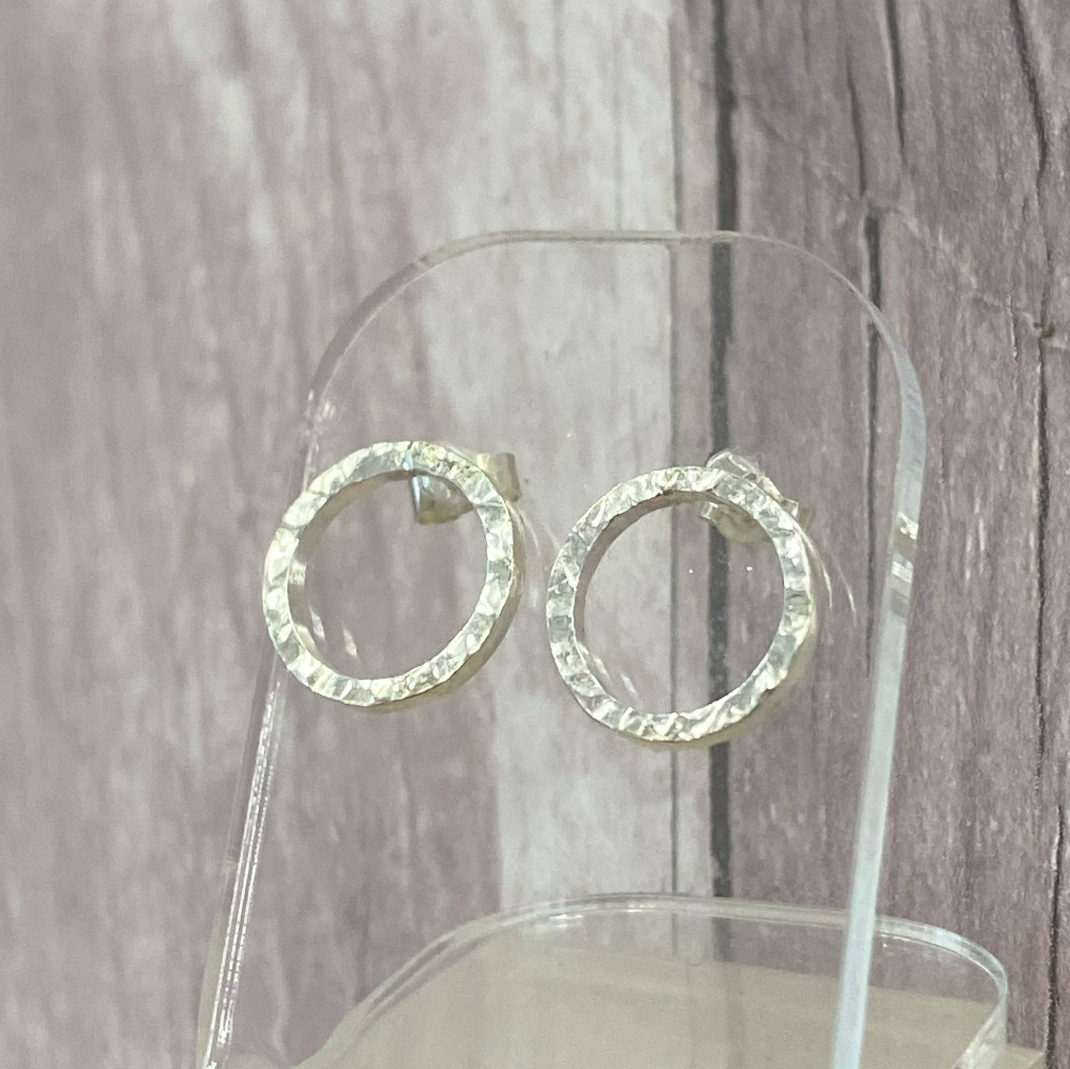 Small silver circle earrings 1