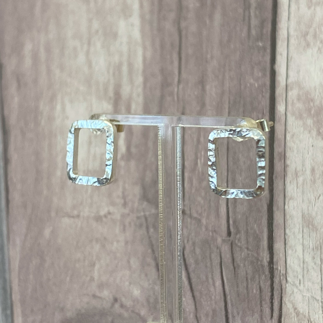 Small square earrings 1