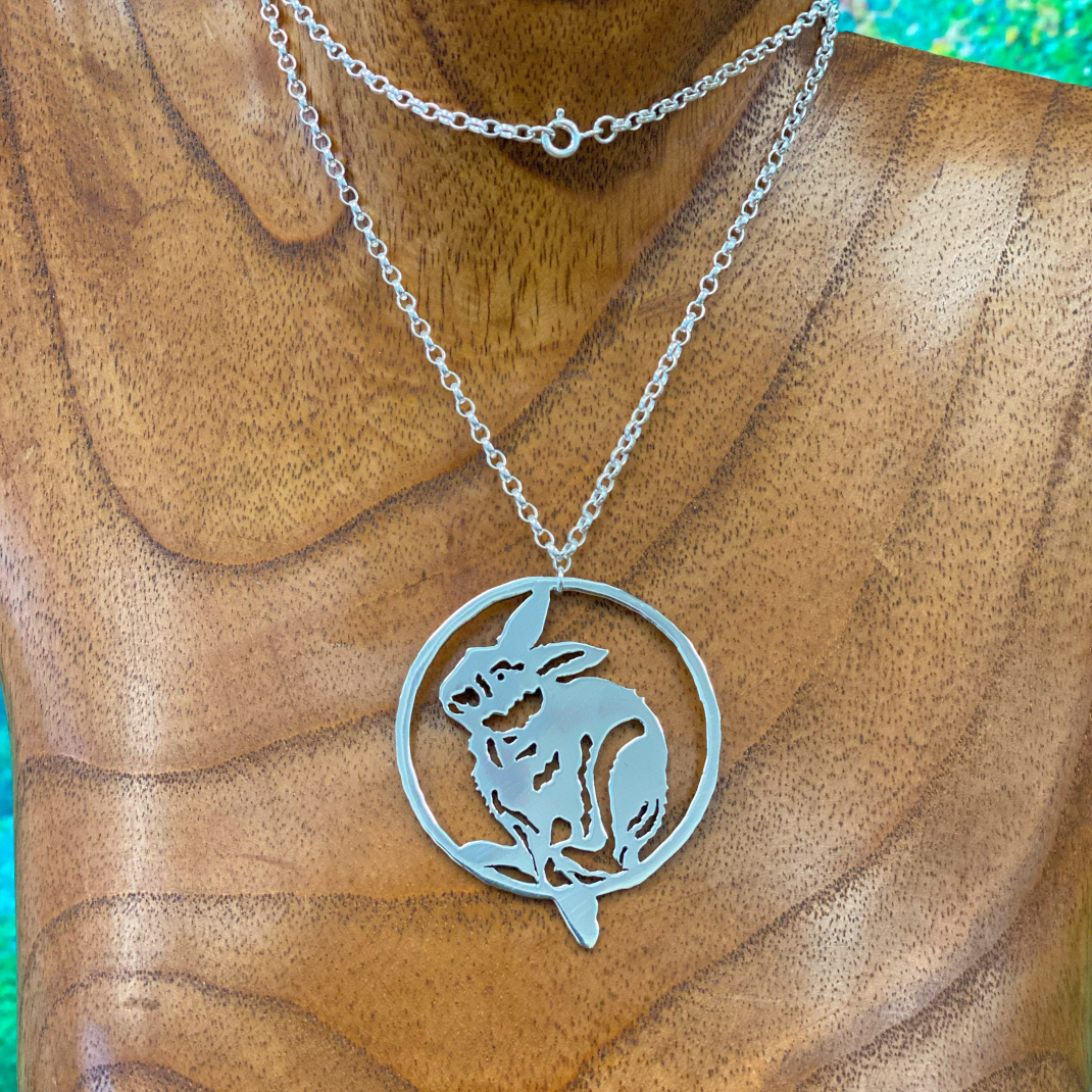Hare necklace3